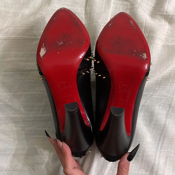 RARE - gold studded Christian Louboutin - WORN ONCE - too tight on feet. Size 40 - Picture 6 of 6